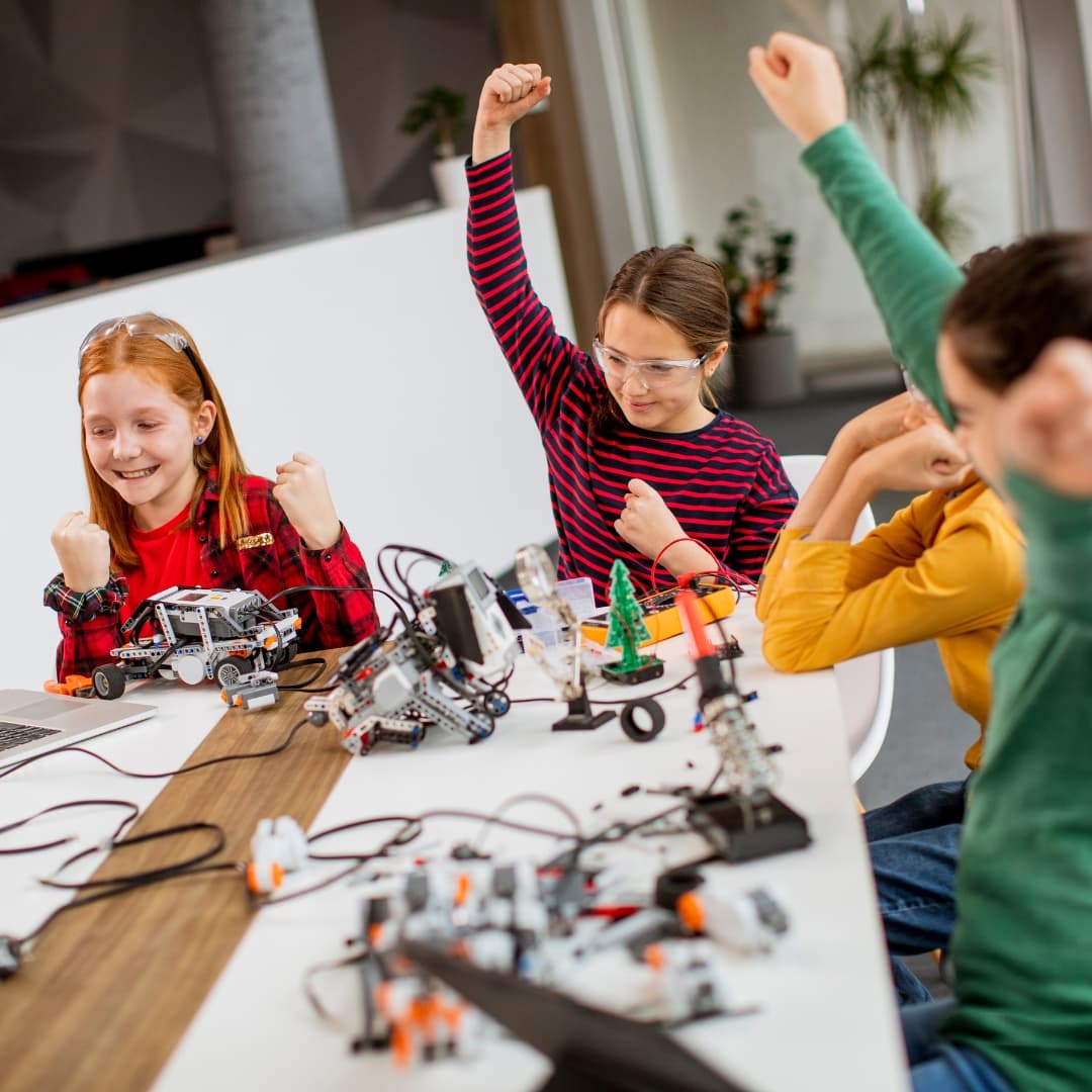  Když holky programují svět - robotika pro mladé inženýrky